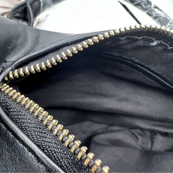 Black Dog-Shaped Crossbody Bag - Picture 11 of 12